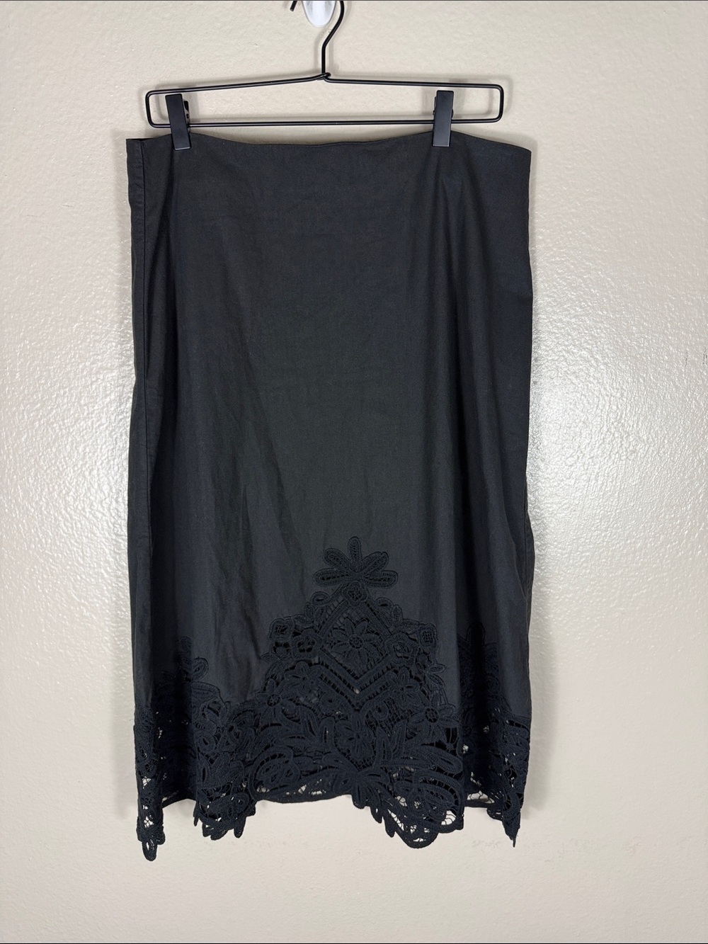 Sezane Tesya Skirt in Black - Picture 2 of 7